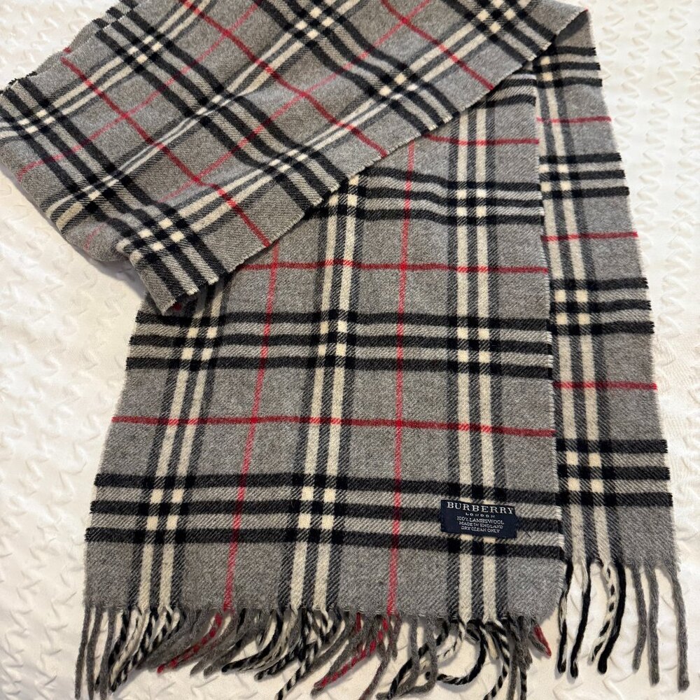 BURBERRY London Men's Vintage Classic Nova Check 100% Lambswool Gray Scarf